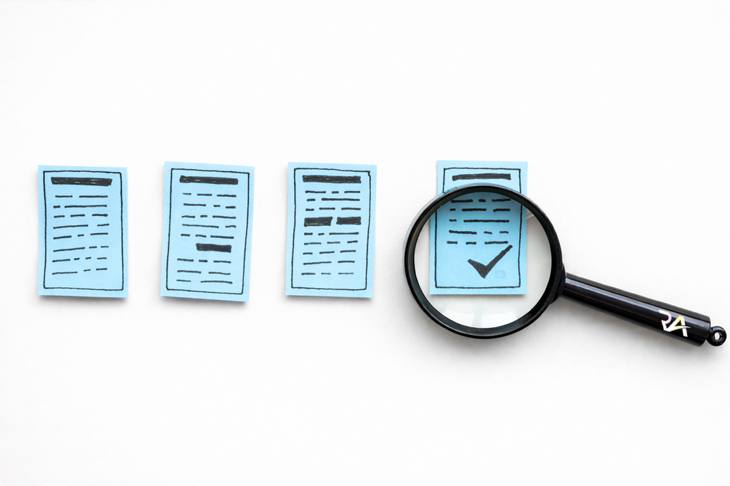 Auditor revisando documentación